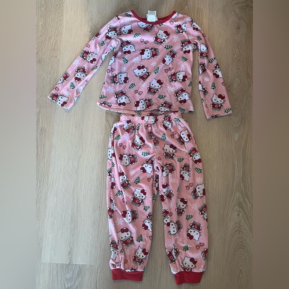 Sanrio Hello Kitty Christmas Pajamas Youth 4/5